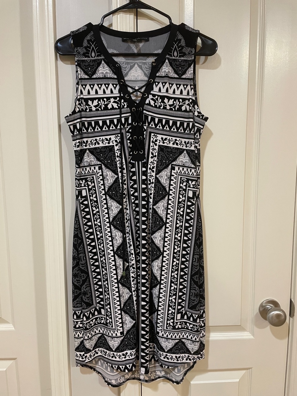 White House Black Market Black & White Lace-Up Sleeveless Mini Dressed S